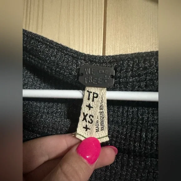 Free People We the Free Gray Blossom Thermal Long Sleeved Top Size XS Oversized - Picture 3 of 4